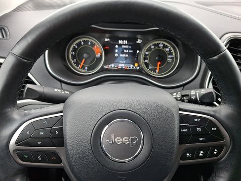 Used 2019 Jeep Cherokee Limited w/ Technology Group image 19