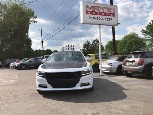Used 2018 Dodge Charger R/T image 4