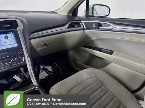 Used 2019 Ford Fusion SE FWD image 21