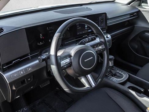 Used 2025 Hyundai Kona SEL image 10