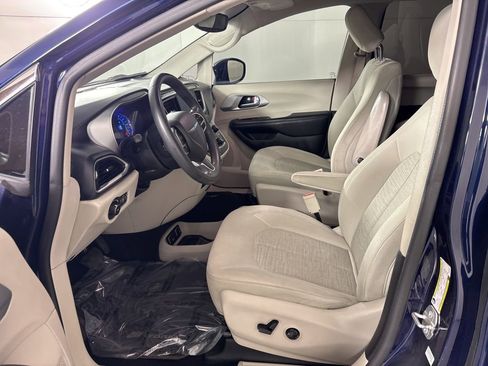 Used 2018 Chrysler Pacifica Touring Plus image 22