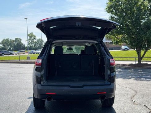 Used 2020 Chevrolet Traverse LT FWD image 4