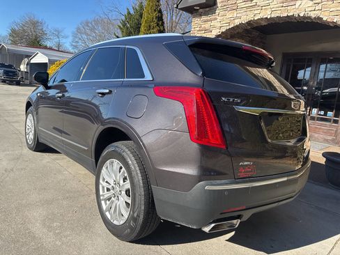 Used 2018 Cadillac XT5 Base 4x4 4dr SUV image 3