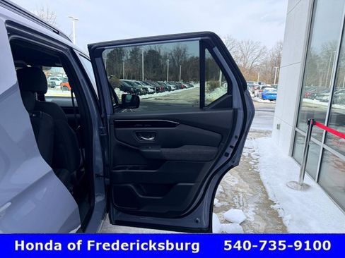 Used 2025 Honda Pilot Sport image 13