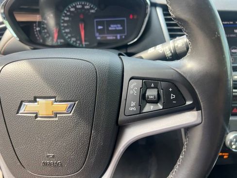 Used 2020 Chevrolet Trax LT w/ LT Convenience Package AWD/4WD image 24