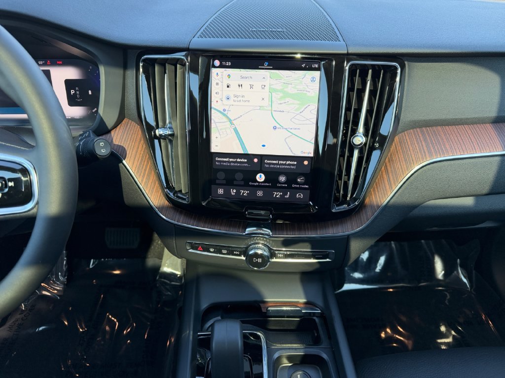 Certified 2024 Volvo XC60 B5 Plus w/ Climate Package AWD/4WD image 13