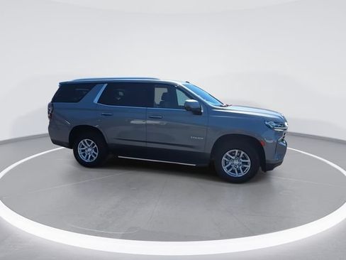Used 2022 Chevrolet Tahoe LT w/ Luxury Package AWD/4WD image 2