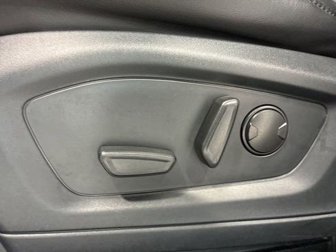 Used 2023 Ford Explorer XLT w/ Equipment Group 202A AWD/4WD image 18