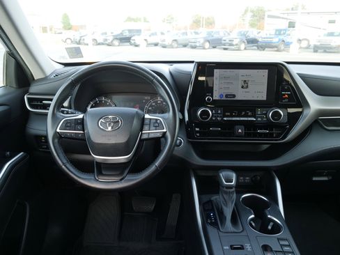 Used 2023 Toyota Highlander FWD image 21