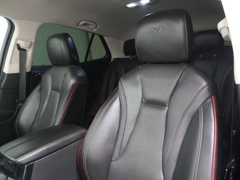 Used 2022 Buick Envision Essence w/ Sport Touring Package FWD image 11