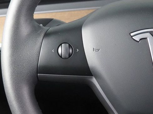 Used 2023 Tesla Model Y Performance image 21