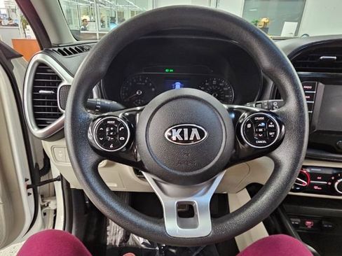 Used 2021 Kia Soul LX image 10