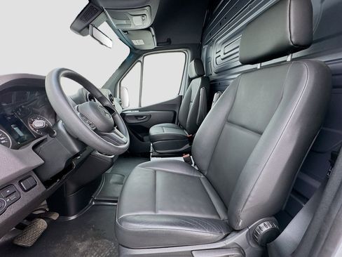 Used 2024 Mercedes-Benz Sprinter 2500 image 13