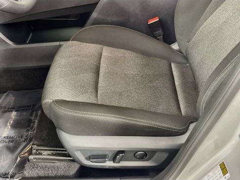 Used 2025 Nissan Rogue SV FWD image 19
