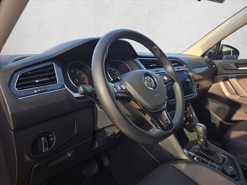 Used 2019 Volkswagen Tiguan SE w/ Panoramic Sunroof Package AWD/4WD image 9