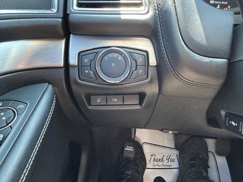 Used 2018 Ford Explorer Platinum AWD/4WD image 28