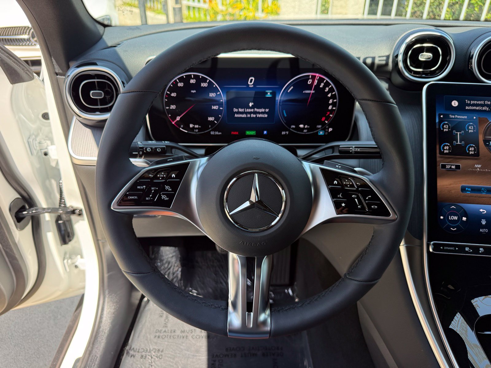 Used 2025 Mercedes-Benz GLC 350e 4MATIC image 29