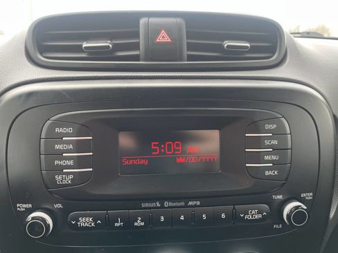 Used 2016 Kia Soul FWD image 19