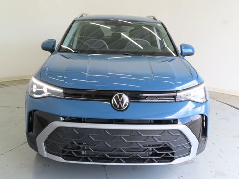 New 2026 Volkswagen Taos SE FWD image 10