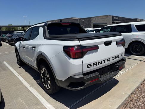 Used 2025 Hyundai Santa Cruz SEL FWD image 3