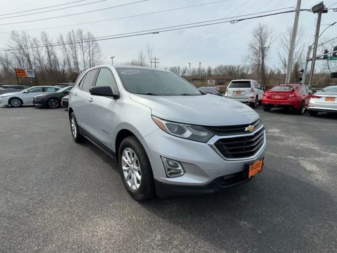 Used 2020 Chevrolet Equinox LS w/ LS Convenience Package image 2