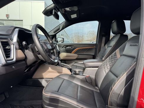 Used 2023 GMC Canyon Denali image 13