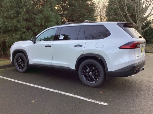 Used 2026 Toyota Grand Highlander AWD Hybrid image 10