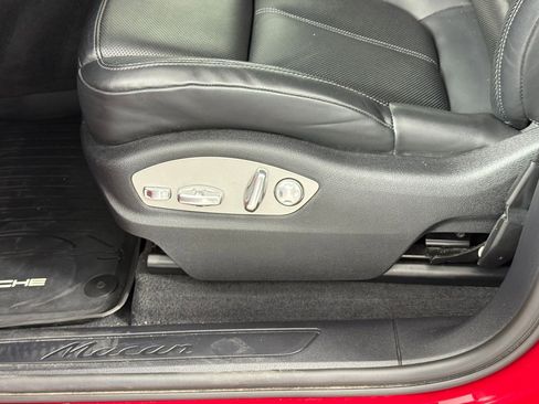 Certified 2023 Porsche Macan AWD/4WD image 16