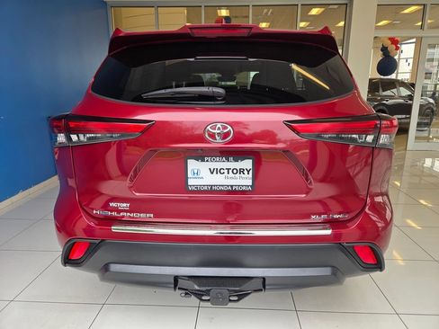 Used 2020 Toyota Highlander XLE AWD/4WD image 7