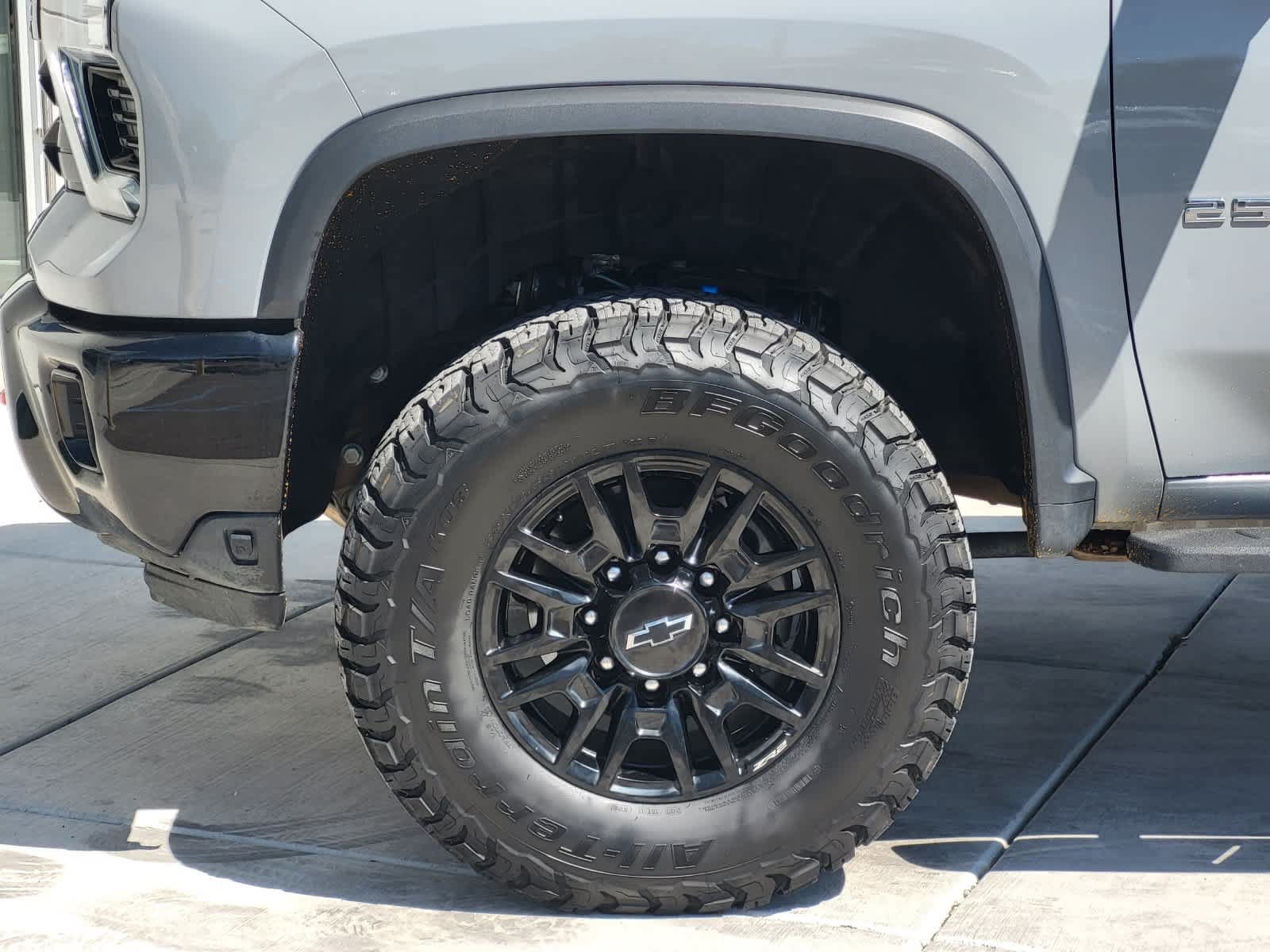 Used 2024 Chevrolet Silverado 2500 ZR2 w/ Technology Package AWD/4WD image 8