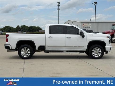 Used 2024 Chevrolet Silverado 3500 High Country w/ Technology Package AWD/4WD image 3