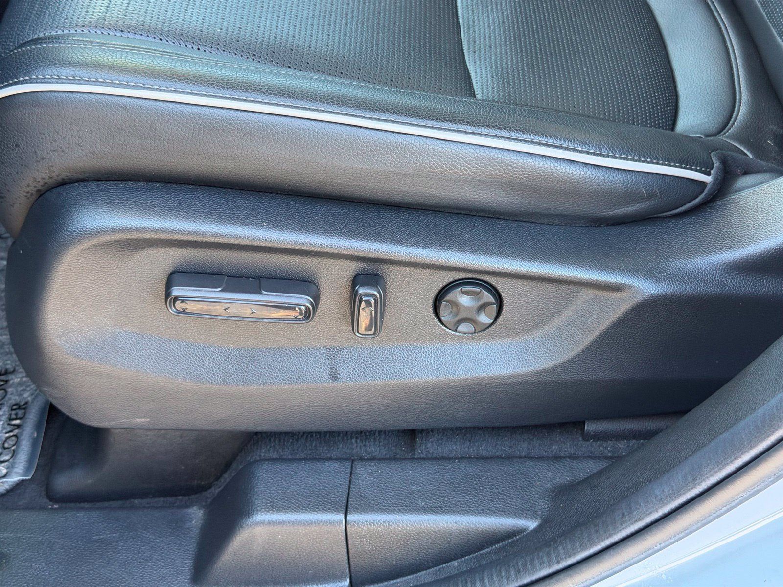 Used 2025 Honda Odyssey Elite image 14