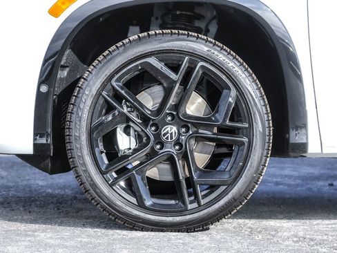 New 2025 Volkswagen Tiguan SE R-Line image 20