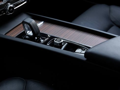 Used 2024 Volvo XC60 T8 Plus w/ Climate Package image 21