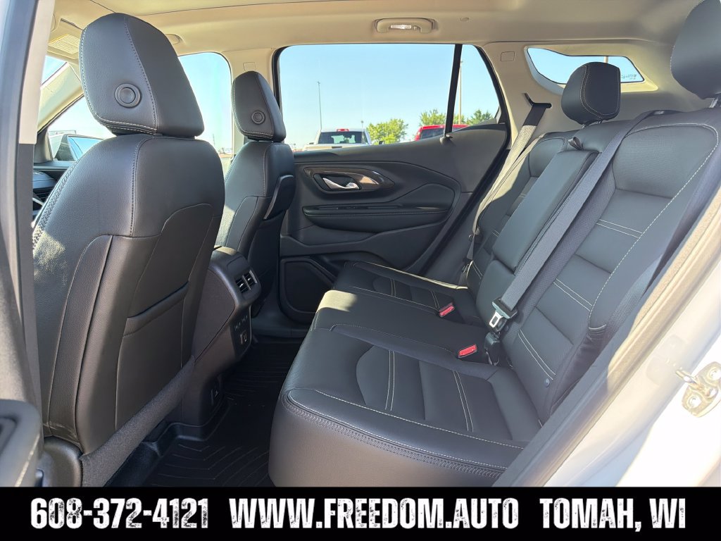 Used 2024 GMC Terrain Denali w/ Denali Premium Package AWD/4WD image 25