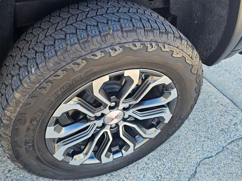 Used 2024 GMC Canyon Denali AWD/4WD image 12
