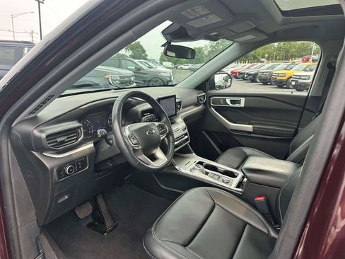 Used 2023 Ford Explorer XLT w/ Equipment Group 202A AWD/4WD image 15