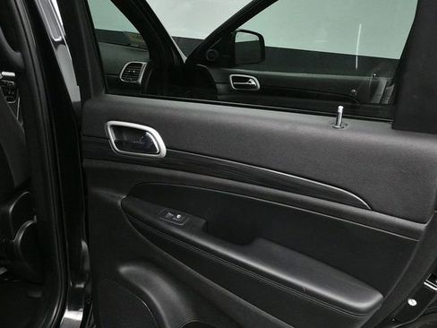 Used 2021 Jeep Grand Cherokee Laredo AWD/4WD image 12