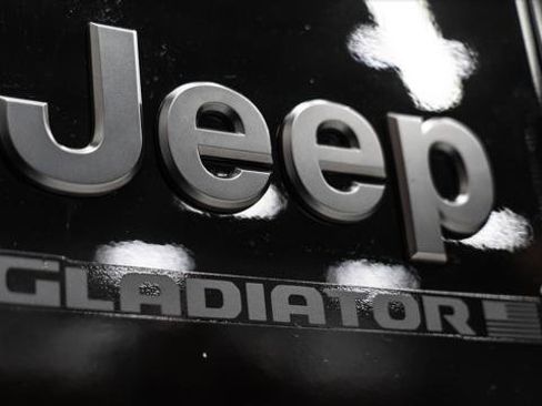 Used 2025 Jeep Gladiator Sport image 22