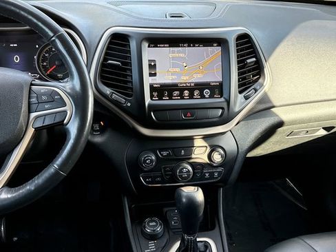 Used 2015 Jeep Cherokee Limited image 12