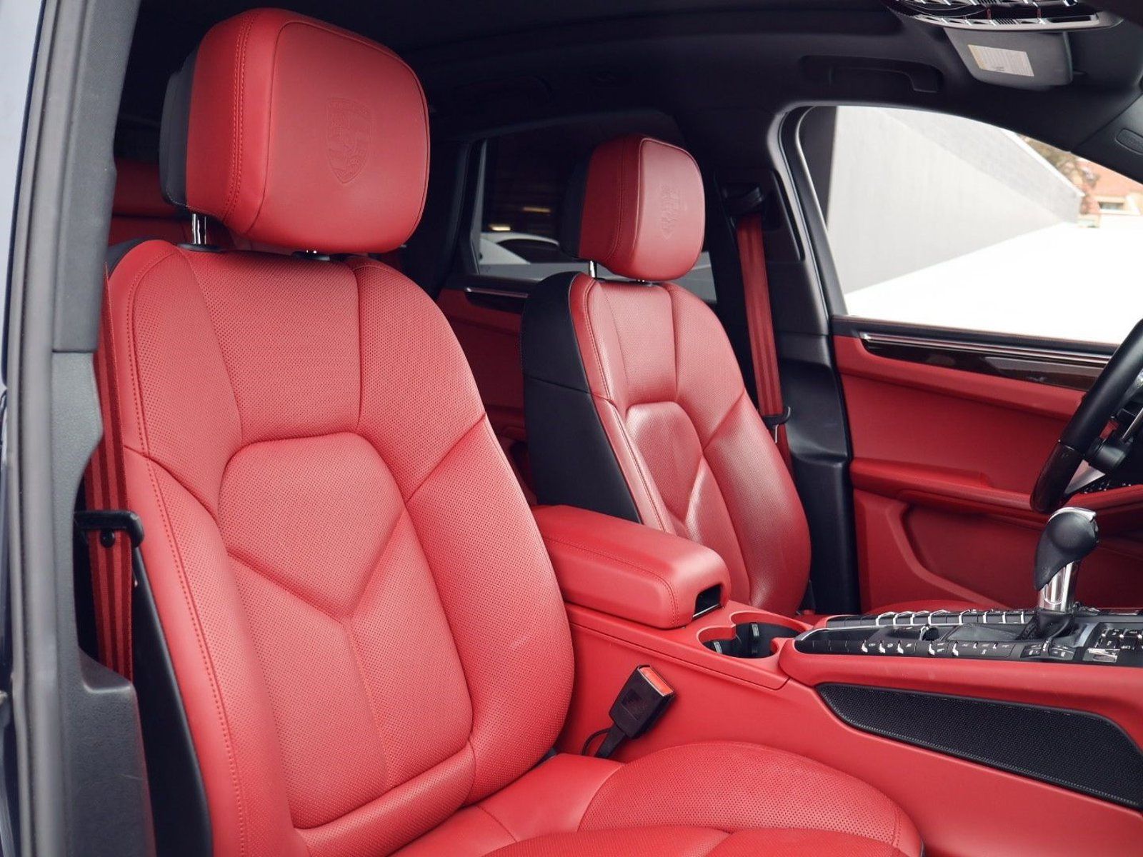 Certified 2020 Porsche Macan GTS AWD/4WD image 24