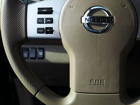 Used 2018 Nissan Frontier SV image 48