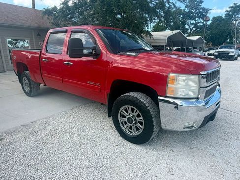 Used 2010 Chevrolet Silverado 2500 LTZ w/ LTZ Plus Package AWD/4WD image 2