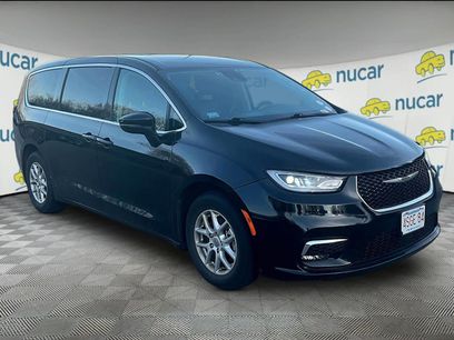 Used 2023 Chrysler Pacifica Touring-L