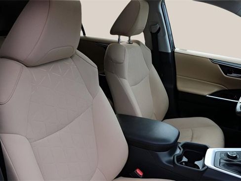 Used 2021 Toyota RAV4 XLE w/ Convenience Package image 20