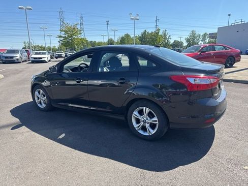 Used 2013 Ford Focus SE w/ SE Winter Pkg FWD image 4