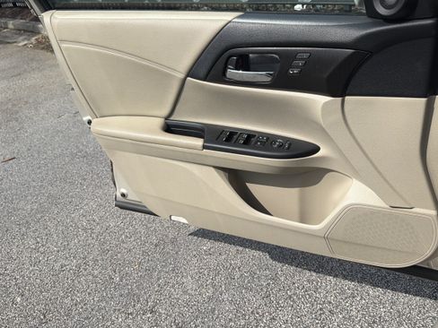 Used 2015 Honda Accord EX-L image 19