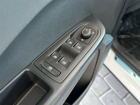 New 2026 Volkswagen Taos SE image 13