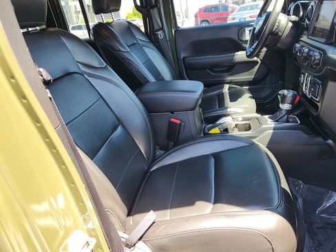Used 2021 Jeep Wrangler Unlimited Sahara AWD/4WD image 32