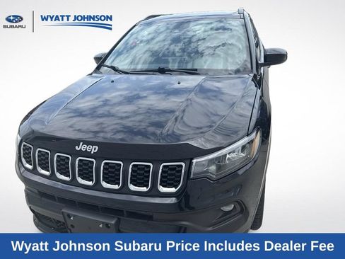 Used 2024 Jeep Compass Latitude AWD/4WD image 3